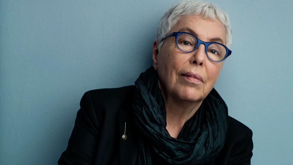 "Lite är det en händelse som ser ut som en tanke att Yvonne Hirdmans bok kommer ut 2022", skriver NSD:s recensent om Yvonne Hirdmans "Från de stora drömmarnas tid".