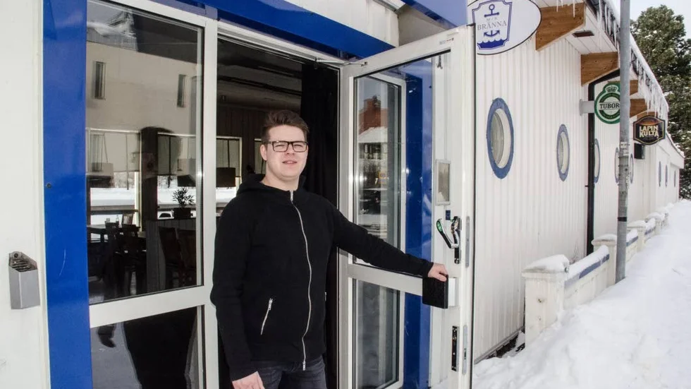 Testar nytt. David Larsson, delägare M/S Bränna, säger att middagspåsarna har gett positiva reaktioner från bodensarna.