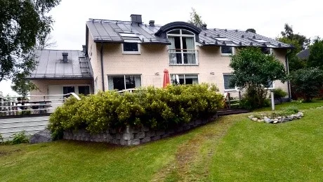 Maud Adams hus i Luleå är till salu för 6,9 miljoner kronor för den som vill bo i  Bondbrudens tidigare villa hosta upp.