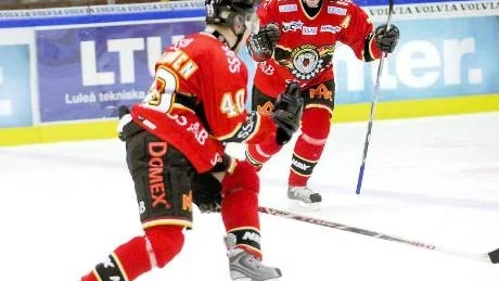 JUBEL. Jussi Tarvainen jublar efter målet som banade väg för Luleås seger.