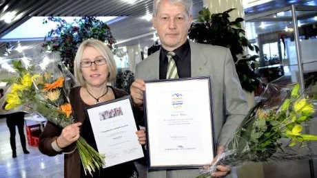 PRISADE NORRBOTTNINGAR. Länsstyrelsens före detta miljödirektör Gunnar Nilsson fick ta emot landstingets miljöpris på 50.000 kronor och Kirunaföretaget Camp Ripans Monica Lind tog hem Almi Företagspartners och landstingets näringslivspris på 20.000 kronor.  Foto: ANDREAS WÄLITALO