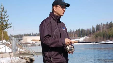 PÄRLAN SKA PUTSAS. En första satsning på att utveckla sportfisket i Boden har inletts. Fiskeföretagaren Robert Westin lovordar den föreslagna investeringen, men tror att pärlan laxfisket kan utvecklas ännu mer.Foto: Håkan Zerpe