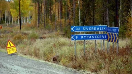 INGET JOBB.  Vägskylten finns där  men inga maskiner.