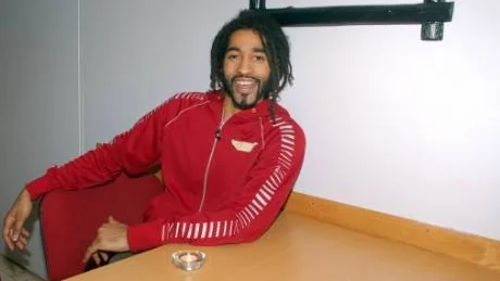 TILLBAKA. Negumbo Niingungo Hryzcenko är tillbaka och gästspelar i den pjäs han själv medverkade i 1999.Foto: Linda Kask