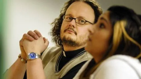 REDO FÖR MEDLING. Stefan Widman, präst, och Nadira Nilsson, rättsvetenskapsstudent, är två av fem medlare som ingår i Luleå kommuns nya medlingsverksamhet vid brott som begåtts av personer under 21 år. "Ett medlingssamtal ska verka läkande på båda inblandade parter", säger Nadira Nilsson. Foto: Mattias Isaksson.