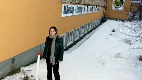 HÖGRISK. Vid en riskbedömning placeras det förorenade området i den högsta riskklassen. Elin Sandström, SGU, var på torsdagen i Boden och informerade bland annat återvinningsmarknadens personal.