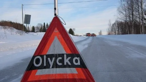 Ett par i 60-årsåldern omkom i en svår trafikolycka i höjd med Storforsen på lördagseftermiddagen.