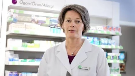 Ingela Carlsson på apoteket Renen råder pollenallergiker att börja behandla symptomen i tid.