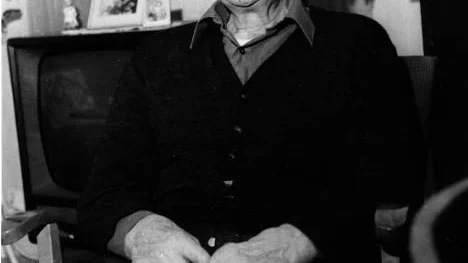 Välkände rallaren "Trollhätte-Johan" Johansson byggde ett rallarhus i Auktsjaur 1934. Där bodde han på äldre dar efter avslutat rallarliv när Inlandsbanan var färdigställd. Så här såg han ut i mitten av 60-talet.