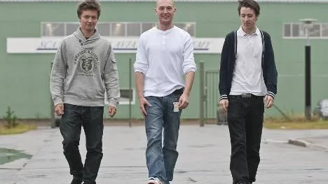 På måndagen tog sommarlovet slut för Karl Hjort, Östersund, Alexander Karlsson, Vännäs, och Marcus Hamring, Uppsala, och övriga elever på Sandbackaskolans flygutbildning.