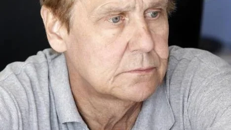 "Det tog tid att få bort den felaktigt satta betalningsanmärkningen. Under tiden drog långivarna öronen åt sig", säger Tommy Holmström.