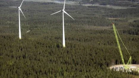 Kommunstyrelsens beslut på måndagen angående de 314 vindkraftverken i etapp ett innebär att länsstyrelsen får två yttranden att ta ställning till. Ett från ks och ett från miljö/byggnämnden.(Arkivbild)