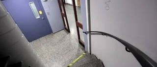 Kvinna rånad mitt på dagen i trapphus