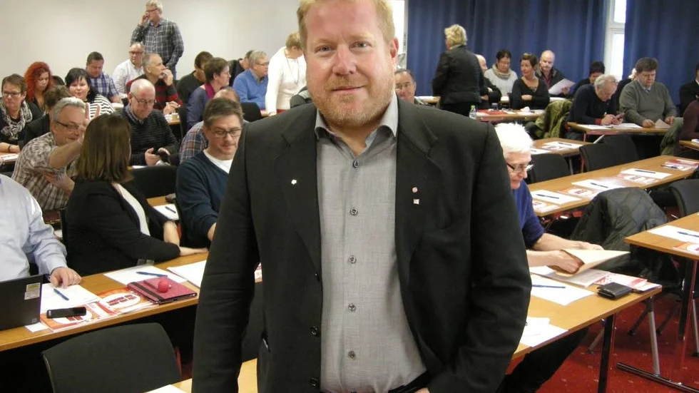 LO SAMLAS. Per-Erik Johansson, ordförande för LO-distriktet i norra Sverige, samlar styrkorna på Medlefors folkhögskola i Skellefteå.