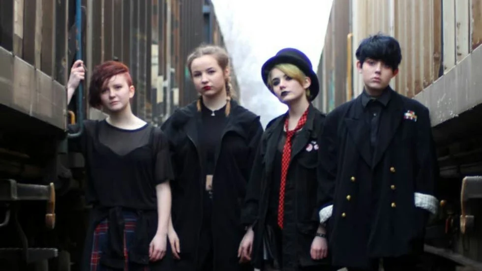 BAND MED AMBITIONER. Bandet Cartoon Girlfriend beskriver sin egen musik som en sorts pop-punk med feministiskt budskap. Närmaste spelningen är på Stage PÅ nästkommande fredag, den 29 april. Bandet består av: Emma Johansson, guitar, Ida Strömback, bas, Lovisa Arffman, sång och guitarr, samt Nelly Arffman, trummor.