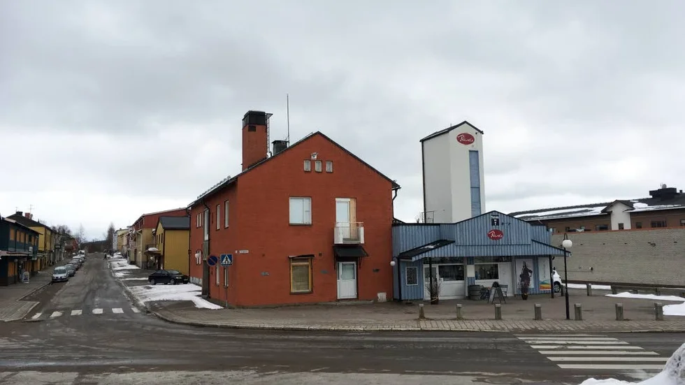 Gamla tvätteriet. En lokal förmåga har lagt ett bud på gamla tvätteriet i centrala Arjeplog. Stiftelsen Arjeploghus ordförande Rolf Laestander låter hoppfull om att affären ska bli av.