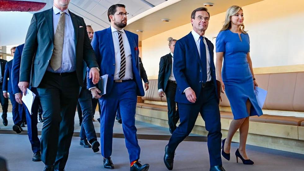 Den största vinsten för Johan Pehrson (L), t v, är att få sitta i regeringen.