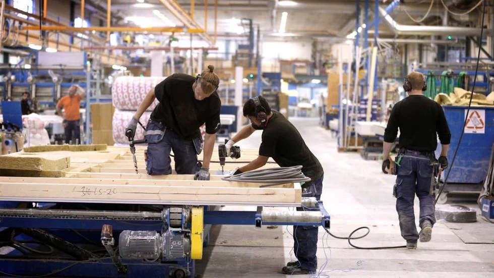 Börjar rekrytera. Fram till dess att den nya husfabriken är i drift ökar fabriken i Öjebyn till tvåskift. Det är också ett sätt att inleda rekryteringen till den nya fabriken. (Arkivbild)
