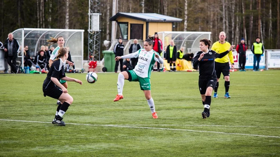 Är överallt. Assis Fernanda da Silva skapade saker offensivt och gjorde ett grymt hemjobb under mötet med Bik SK.