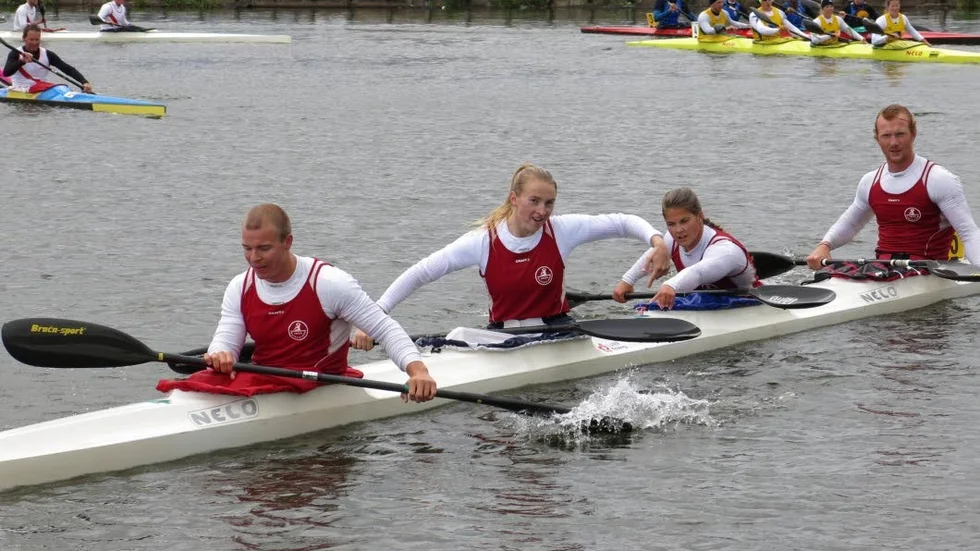 Brons. Luleåkanotisterna Joel Elenius, Alice Sjömark, Elina Lineruth och Henrik Strand kom trea till slut.
