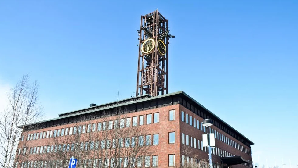 Klockan är borta sedan ett år. Idag stänger dörrarna och bara rivning återstår.