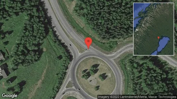 Lastbil stillastående på väg 506