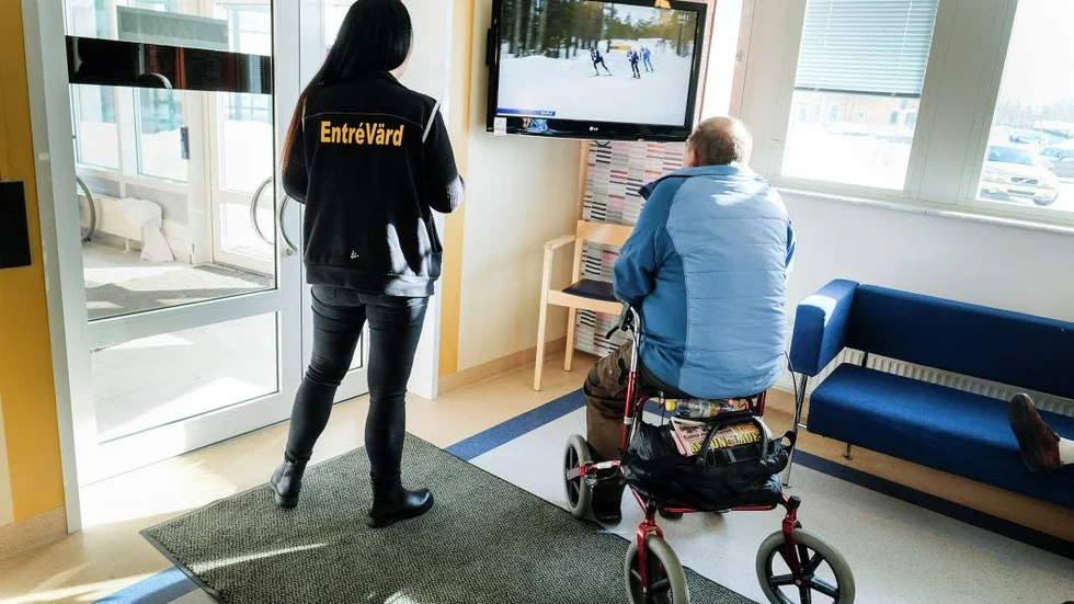 Väntan på akuten på Sunderby sjukhus kommer att bli lång, varnar Region Norrbotten, som helst ser att patienterna använder 1177 i första hand om besvären inte är akuta.