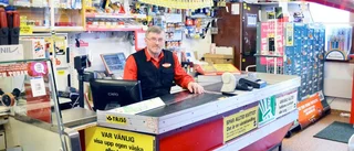 Efter 30 år – nu tar hon över butiken i byn