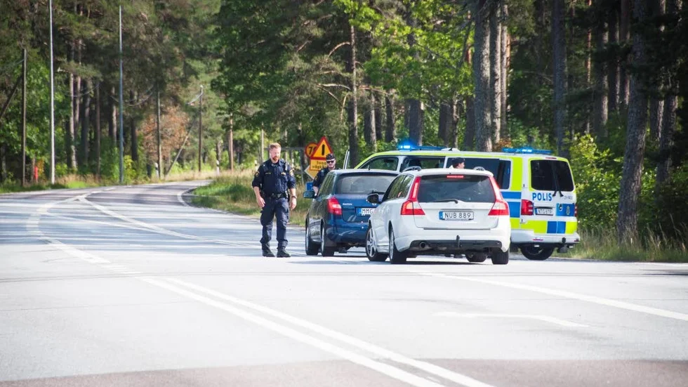 Polisen har spärrat av riksväg 76.