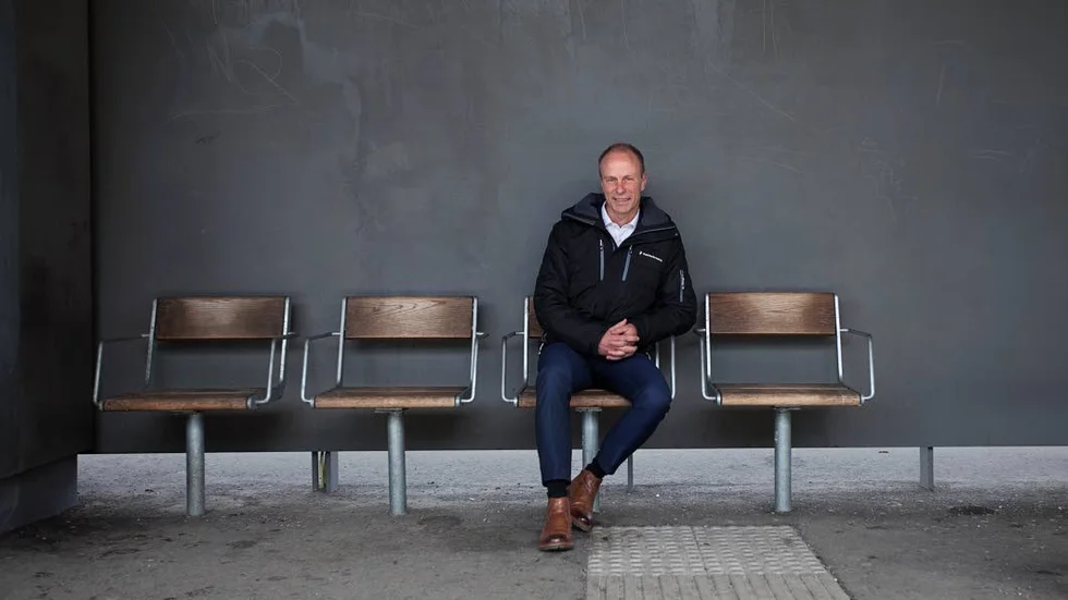 SJ:s affärschef Jan Kyrk lovar fler sittplatser åt tågpendlarna redan snart. Men i längden är fyra spår enda lösningen, menar han.