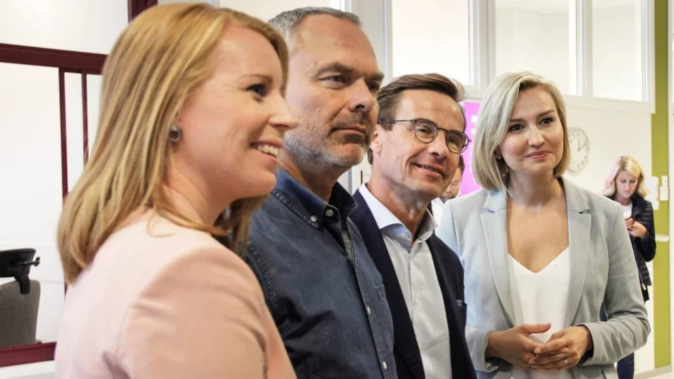 Annie Lööf, Jan Björklund, Ulf Kristersson och Ebba Busch Thor i Uppsala på Fålhagens vårdcentral