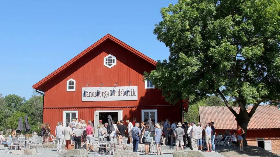 Vid Landsberga gård utvecklas företaget hela tiden. På fredagen invigdes den nya gårdsbutiken med lokalproducerade varor från Uppland.