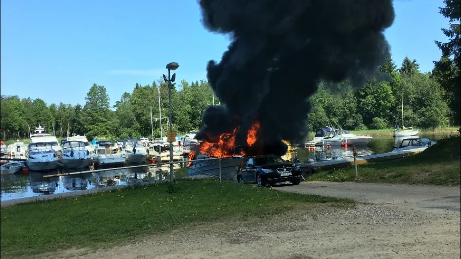 Båt fattade eld i Älvkarleby.