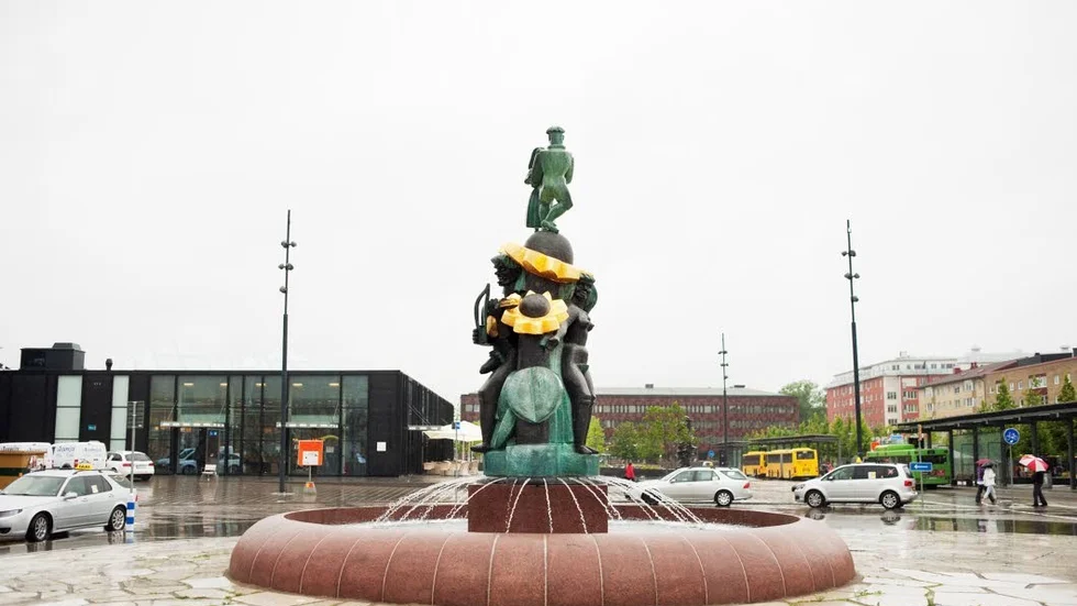 "Näckens polska" är en av Bror Hjorths mer kända offentliga skulpturer i Uppsala.