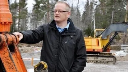 Torbjörn Wiking, Örbyhusbygdens byalag, tror att det finns tillräckligt med passerande fordon för att macken ska kunna gå runt.