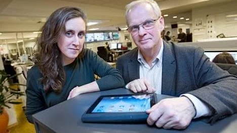 UNT:s chefredaktör Hanna Stjärne och utvecklingschefen Carl-Åke Eriksson gläds åt en utvecklad mobilsajt och den nya e-tidningen.
