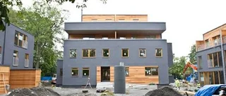 Inflyttningsdags i omstridda hus