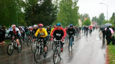 Det är trångt när drygt 350 tävlande ska samsas.