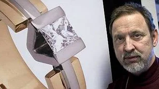 Guldsmed Rolf Isaksson föredrar ett stabilt guldpris. När det stiger säljer han mindre.