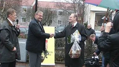 Landshövding Anders Björck fanns på plats liksom länsråd Håkan Eriksson och Gösta Persson, kommunfullmäktiges ordförande.