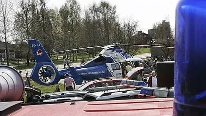 Sjukhusets helikopter landar för nära olycksplatsen, menar brandkåren. Bilden är från en uppvisning i Heby.