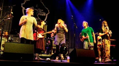 Livelihood värmde upp publiken på Konserthuset.