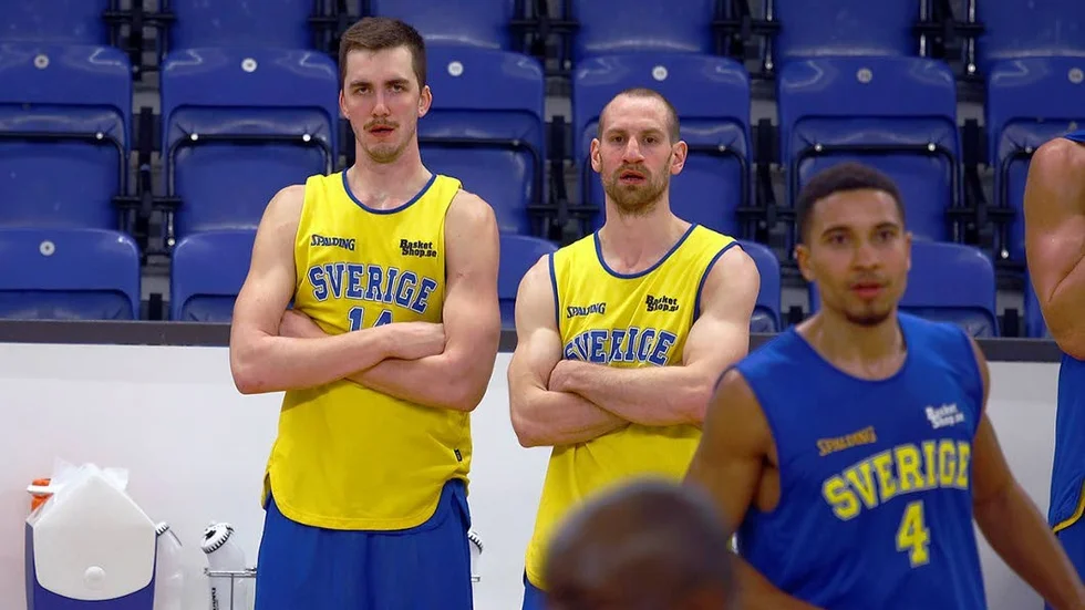 Alexander Lindqvist och Martin Pahlmblad har spelat slutspelsbasket i Fyrishov tidigare. Nu spelar de för första gången i landslagslinnet i hallen.