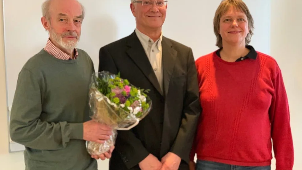Upplandsstiftelsen har valt ny ordförande. Anders Hedström, längst till vänster, har avgått som ordförande och ersätts av  Jenny Lundström. I mitten står Upplandsstiftelsens vd, Björn-Gunnar Lagström.