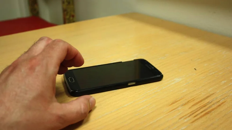 Telefonen togs när ägaren låg och sov.