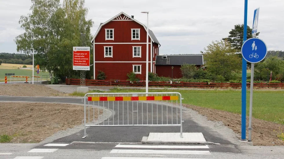 Så här såg övergångsstället ut strax innan cykel- och gångvägen invigdes i augusti 2018.