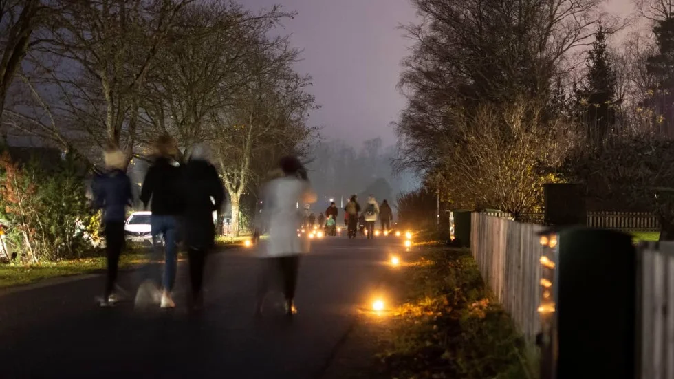 Lyktvandringen lockade tusentals besökare och har som syfte att komma närmre naturen.