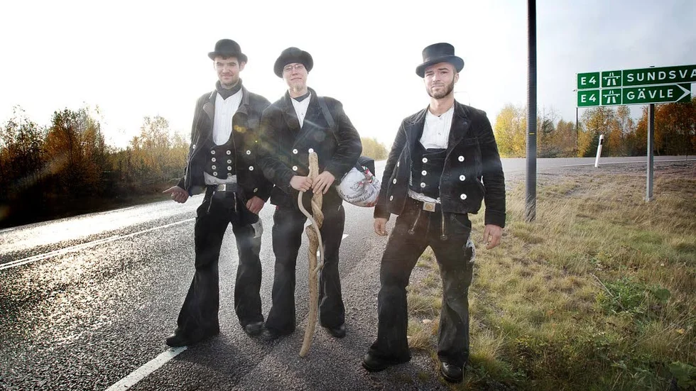 På två veckor i Sverige har Tim, Daniel och Wenzel fått skjuts tre gånger.