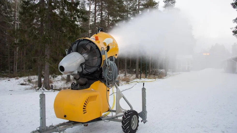 Luleå kommun lägger spåravgifter på hela Ormberget, men i Umeå, Skellefteå och Sundsvall är det bara konstsnöspåren som är avgiftsbelagda.