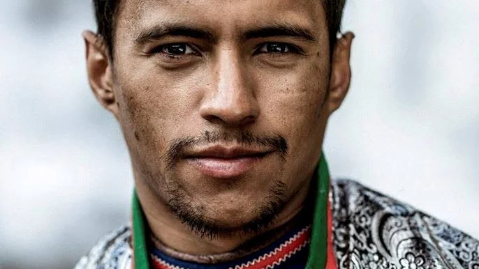 Började tidigt. Ända sedan Jon Henrik Fjällgren var i tolvårsåldern har han uppträtt. ”Jag tror att mitt intresse för musiken är medfött”, säger han.